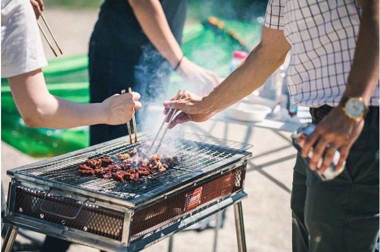 ガレージでBBQをしてキャンプ気分！換気対策もしっかりと！